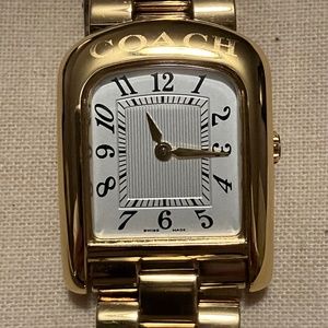 Coach gold tone bracelet watch! 🌟EUC⭐️